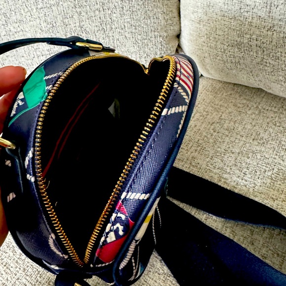Tommy Hilfiger matching round crossbody bag and long wallet - Picture 3 of 12